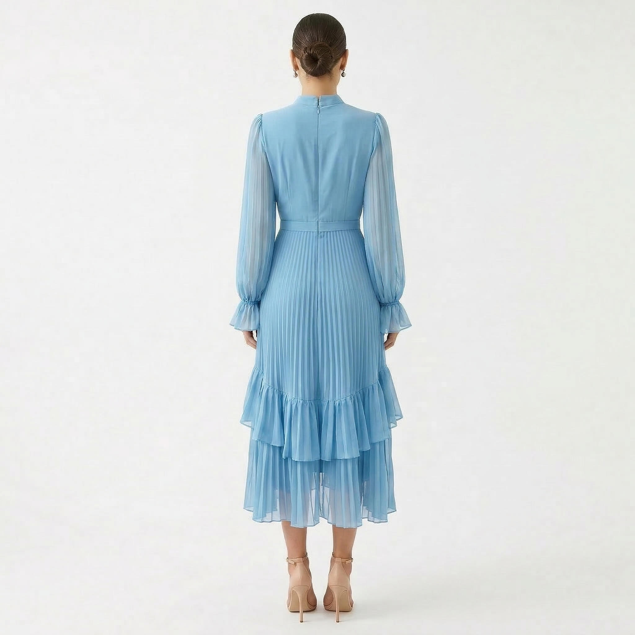 Mariana | Vestido Plissado com Mangas Fluídas e Folhos Assimétricos