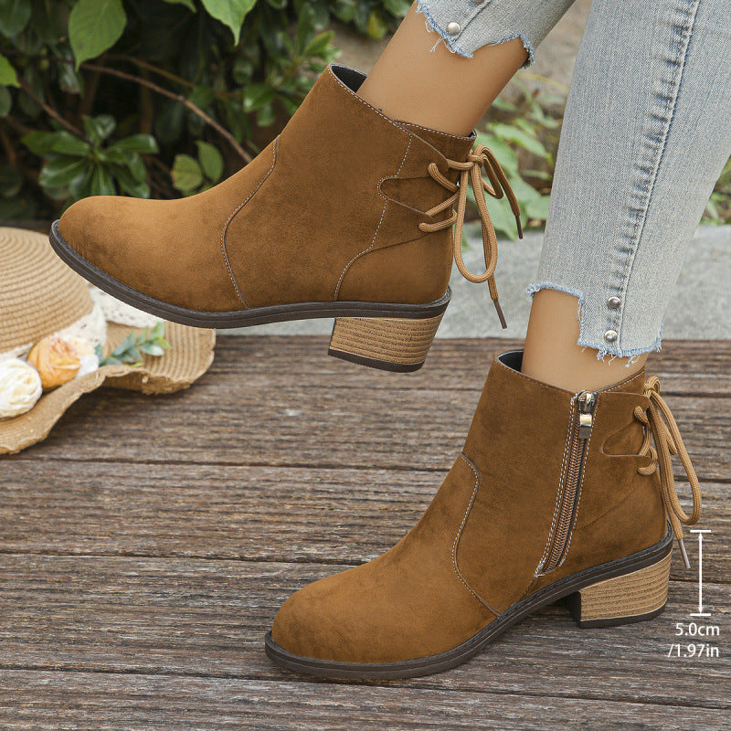 Joana | Botas Clássicas de Cano Curto com Salto Largo