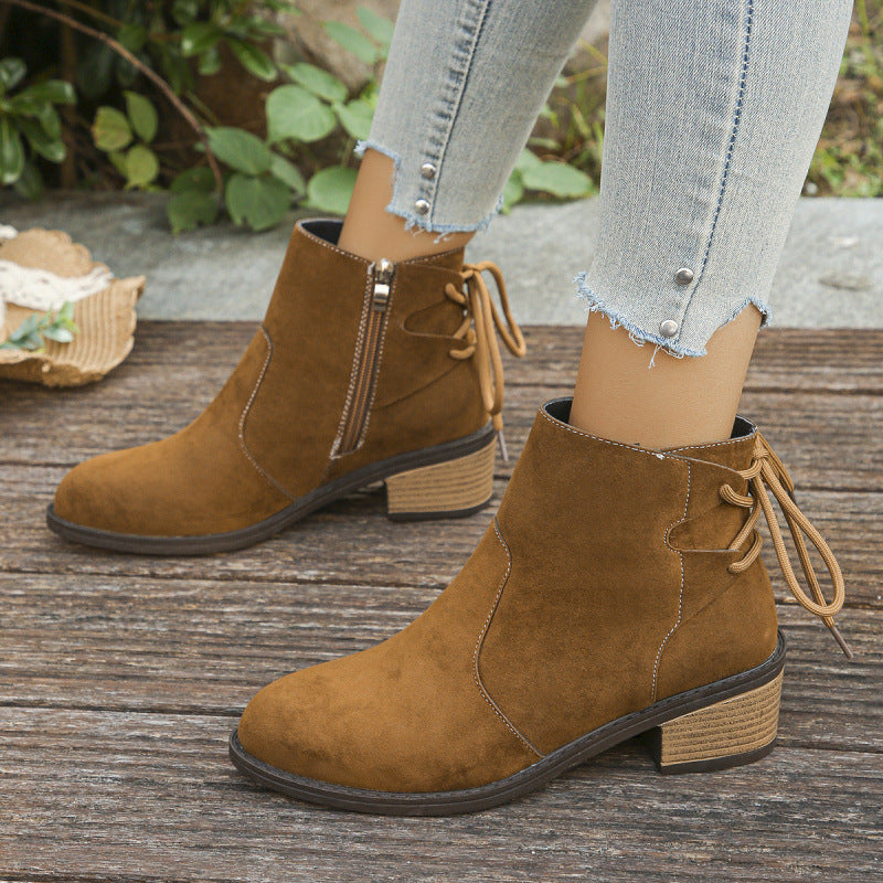 Joana | Botas Clássicas de Cano Curto com Salto Largo