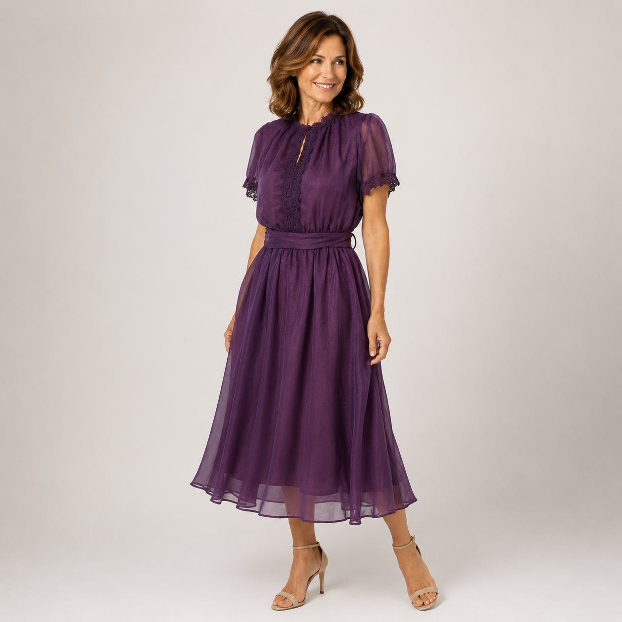 Inês | Maxi Vestido com Decote em Gota e Bordo em Renda Chiffon
