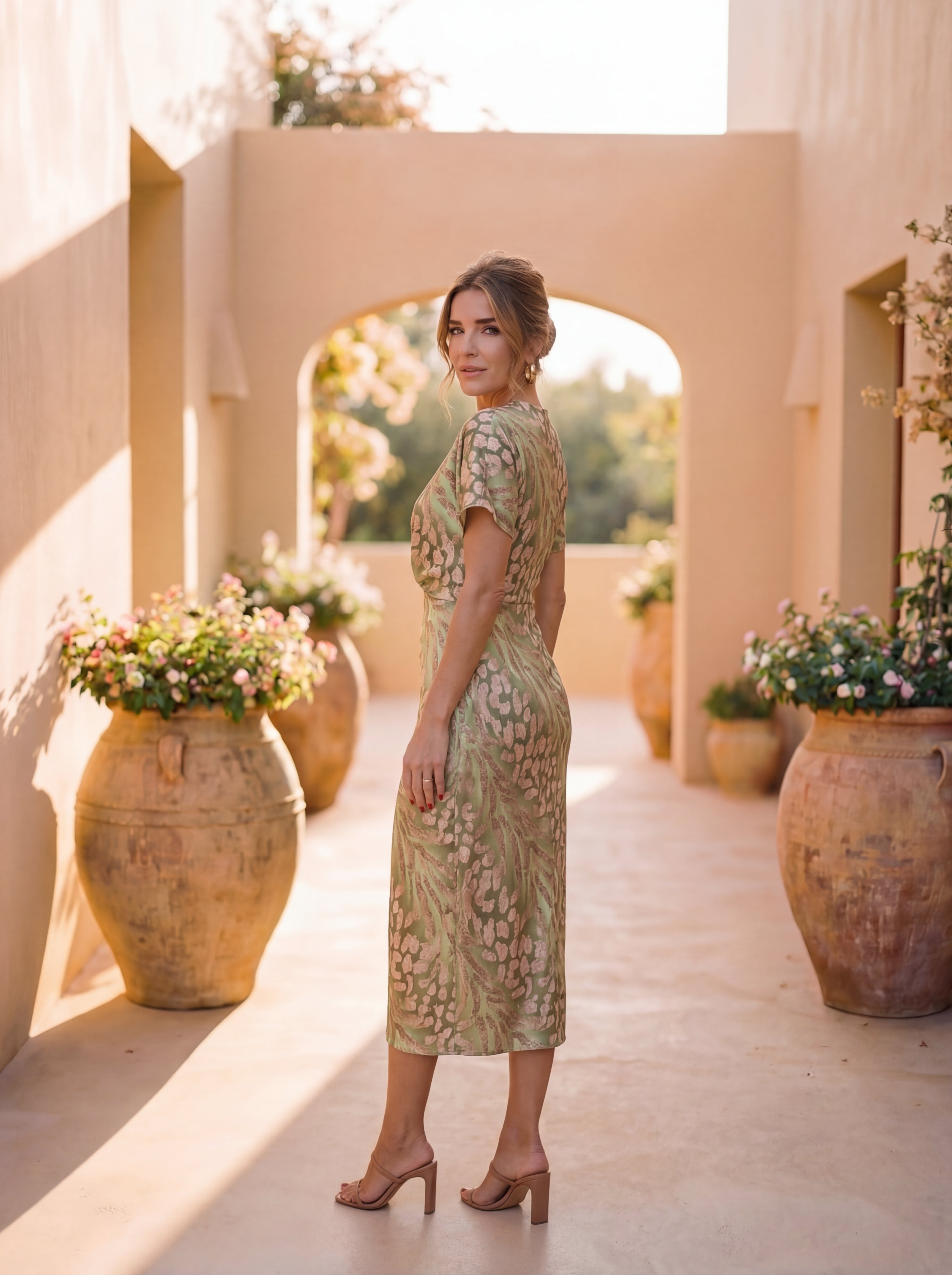 Vitória | Vestido elegante em tecido leve e fluido