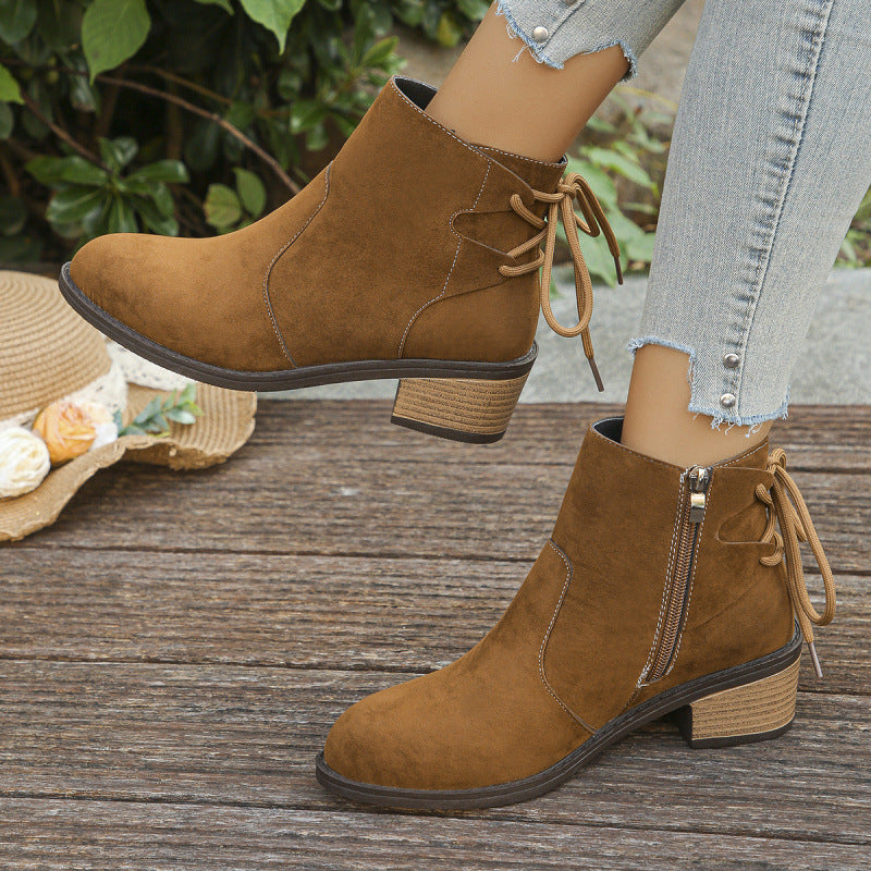 Joana | Botas Clássicas de Cano Curto com Salto Largo